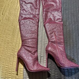 Steve Madden Vivienne boots, brand new with box size eight.